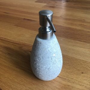 Kenneth Cole Reaction Hand Soap Dispenser